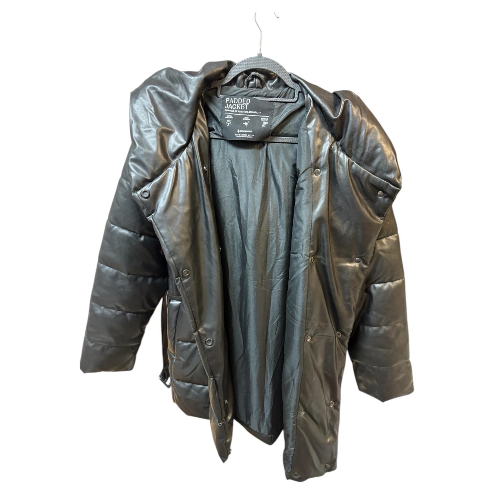 Chaqueta acolchada negra stradivarius  talla M SIN ESTRENAR 59,99 €