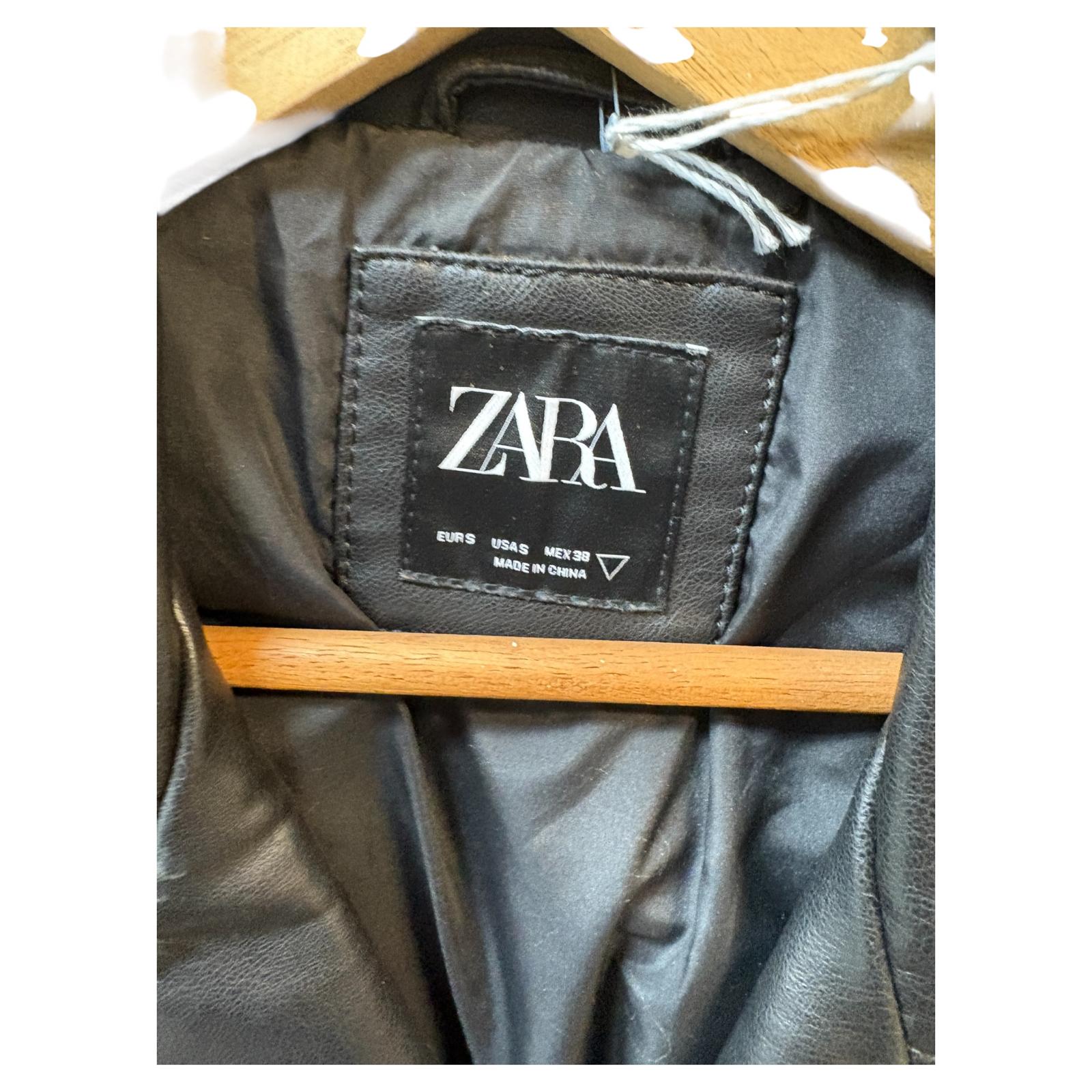Chaqueta tipo piel negra Zara talla S CASI NUEVA 25€