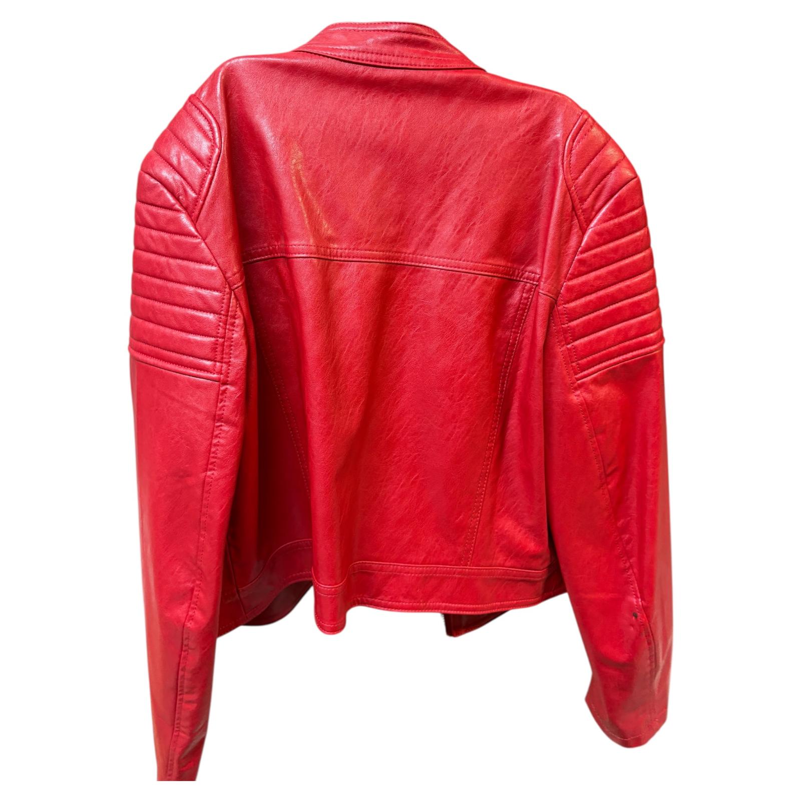 Chaqueta roja tipo motera  Bershka talla L 25 € SIN ESTRENAR