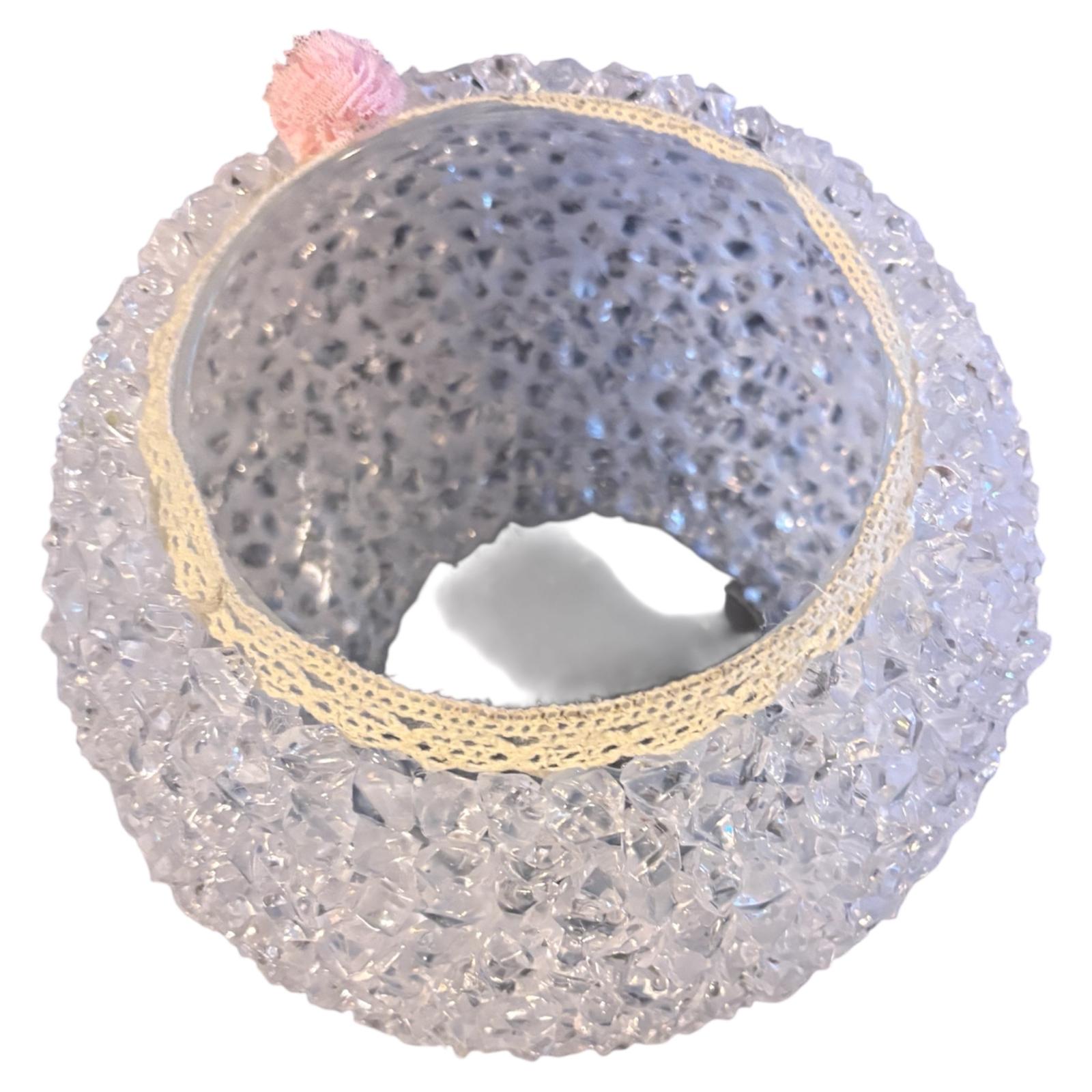 JARRON REDONDO CON DETALLE PIEDRS DE GEMA TRANSPARENTES