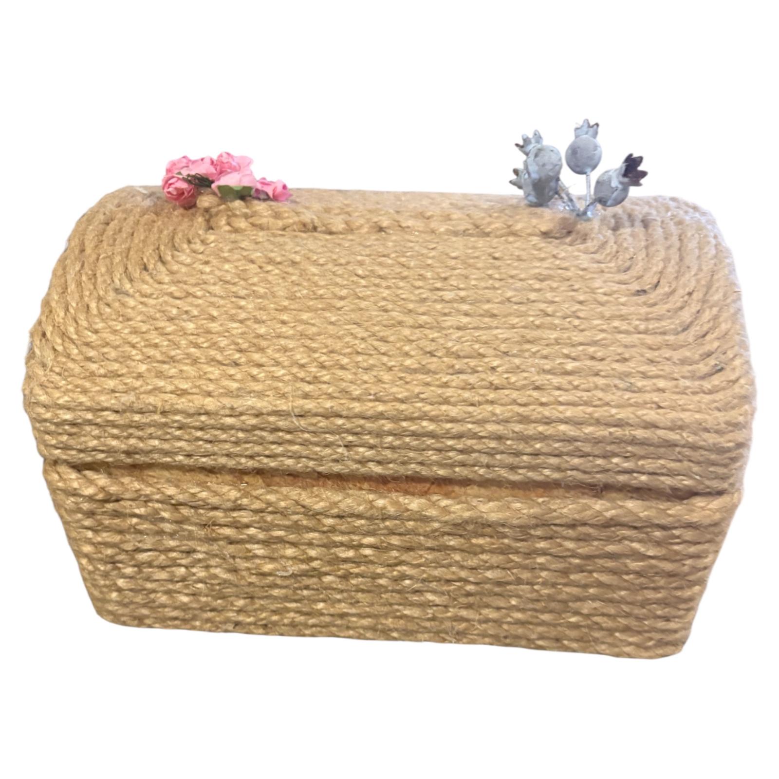 COFRE GRANDE DECORADO CON YUTE CON DETALLE FLORAL