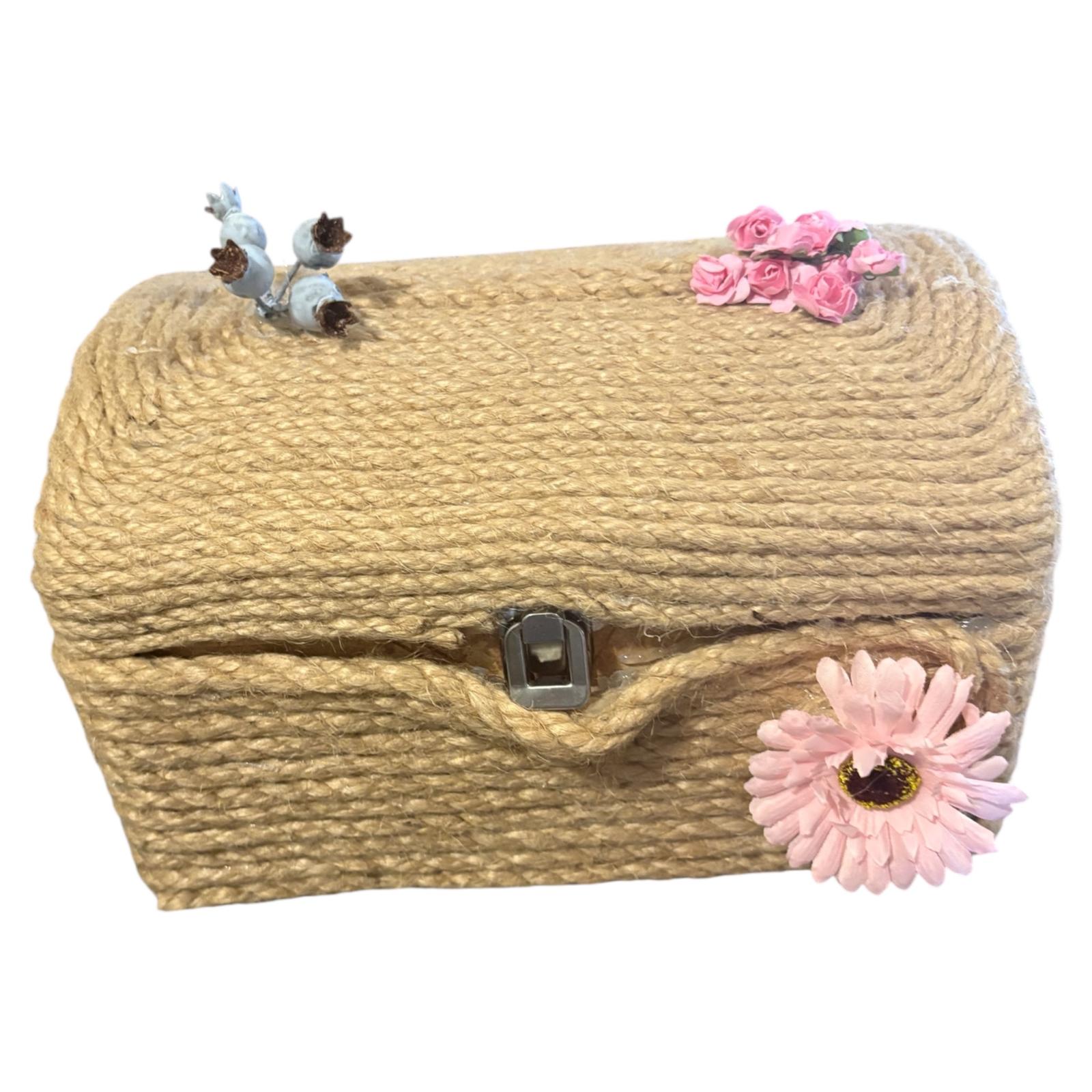 COFRE GRANDE DECORADO CON YUTE CON DETALLE FLORAL