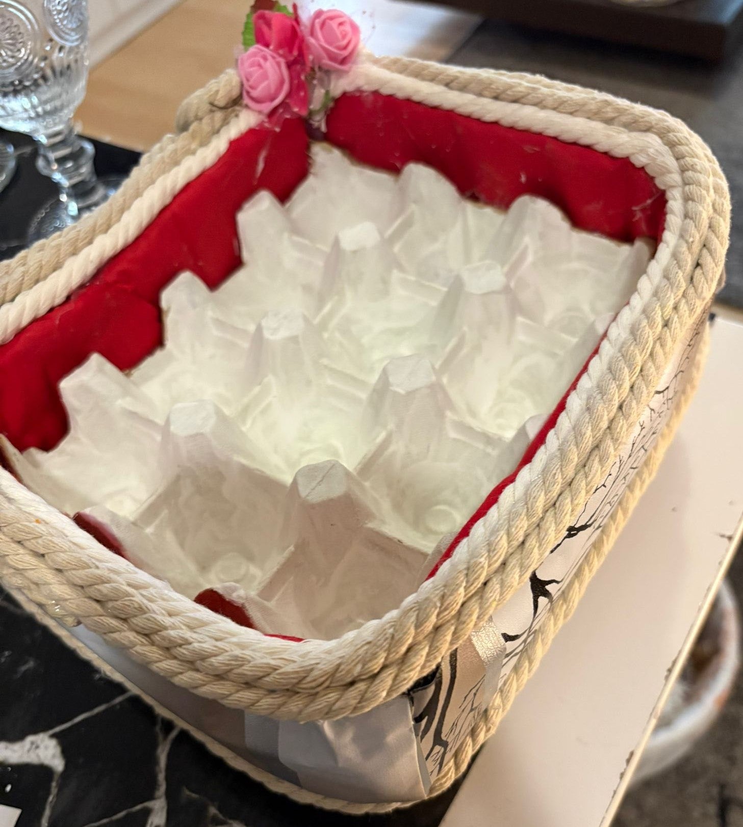 CESTA HUEVERA  DECORADA